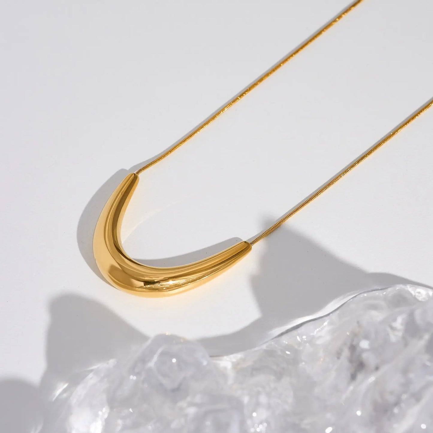 Essential Curve Necklace - BLING LAB