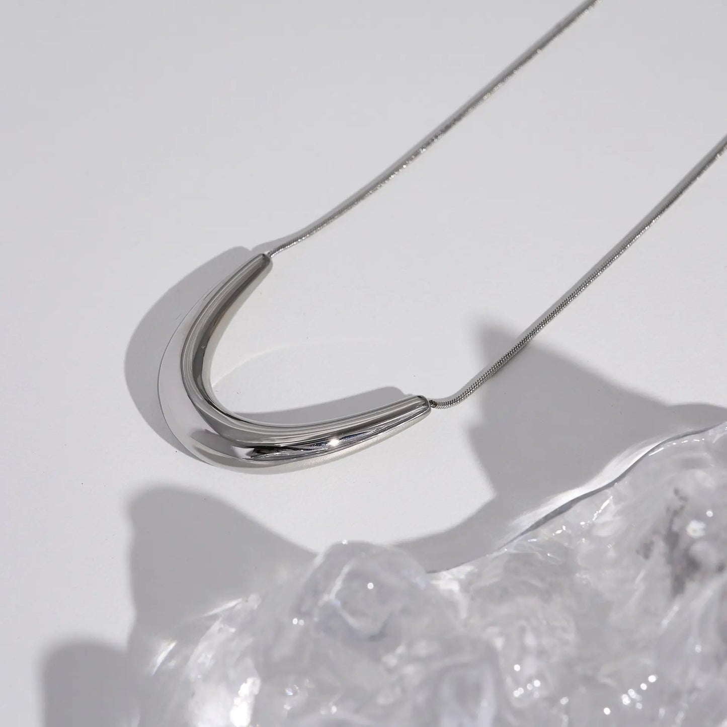 Essential Curve Necklace - BLING LAB